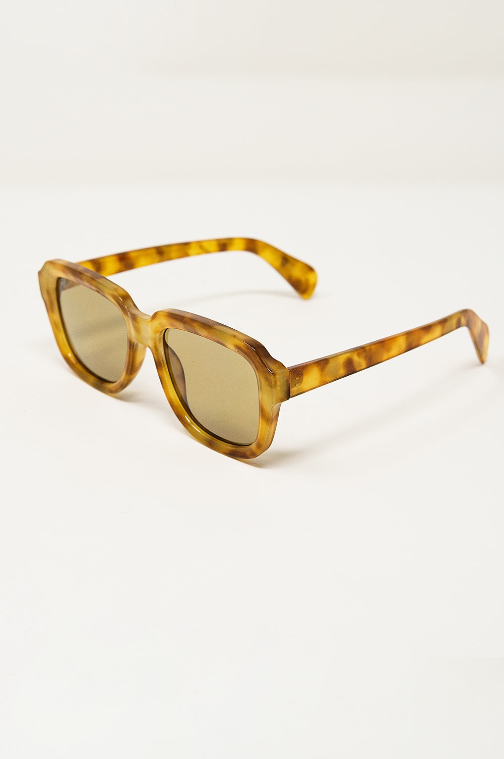 Gafas de sol cuadradas con montura amarilla en carey claro Q2