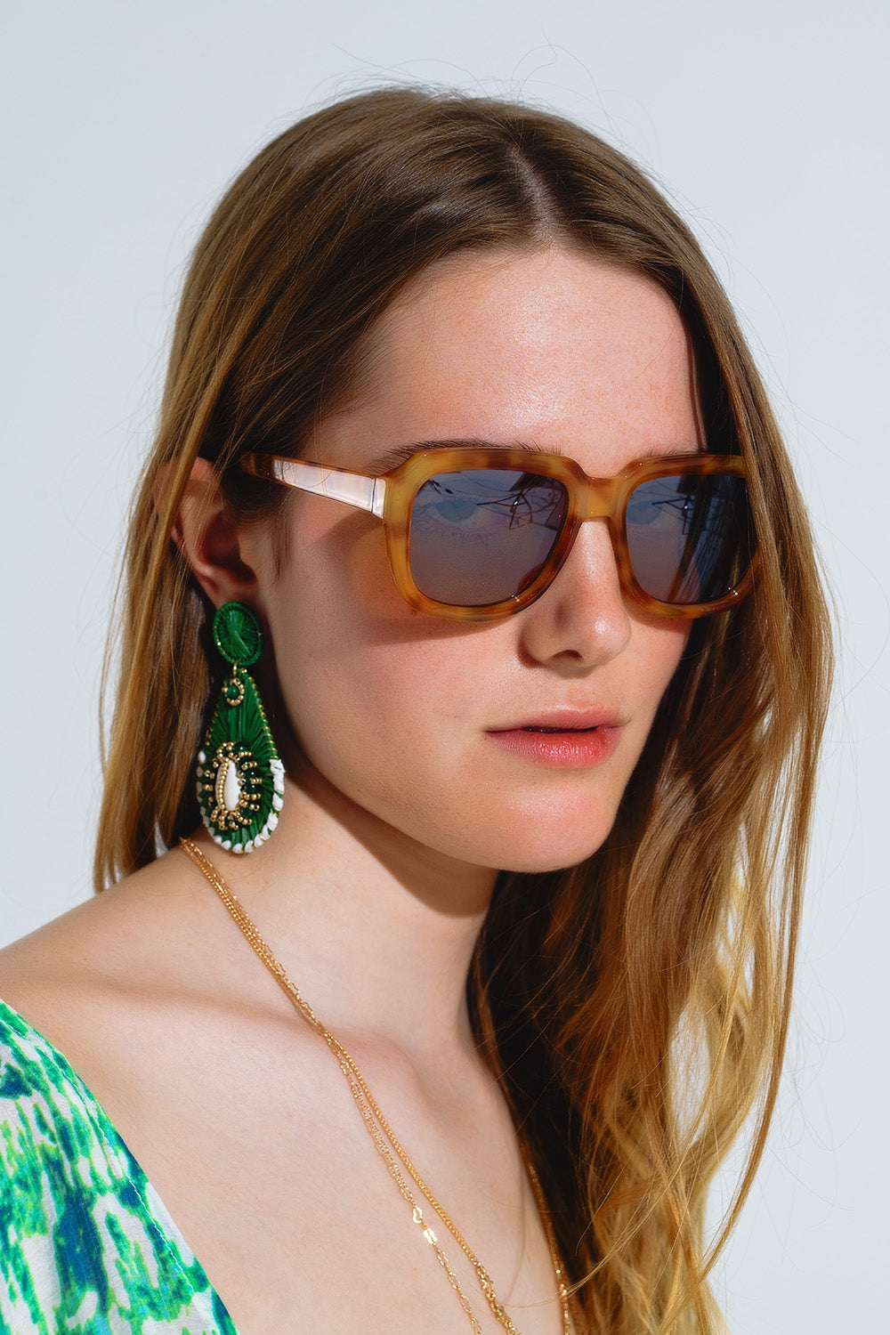 Gafas de sol cuadradas con montura amarilla en carey claro Q2