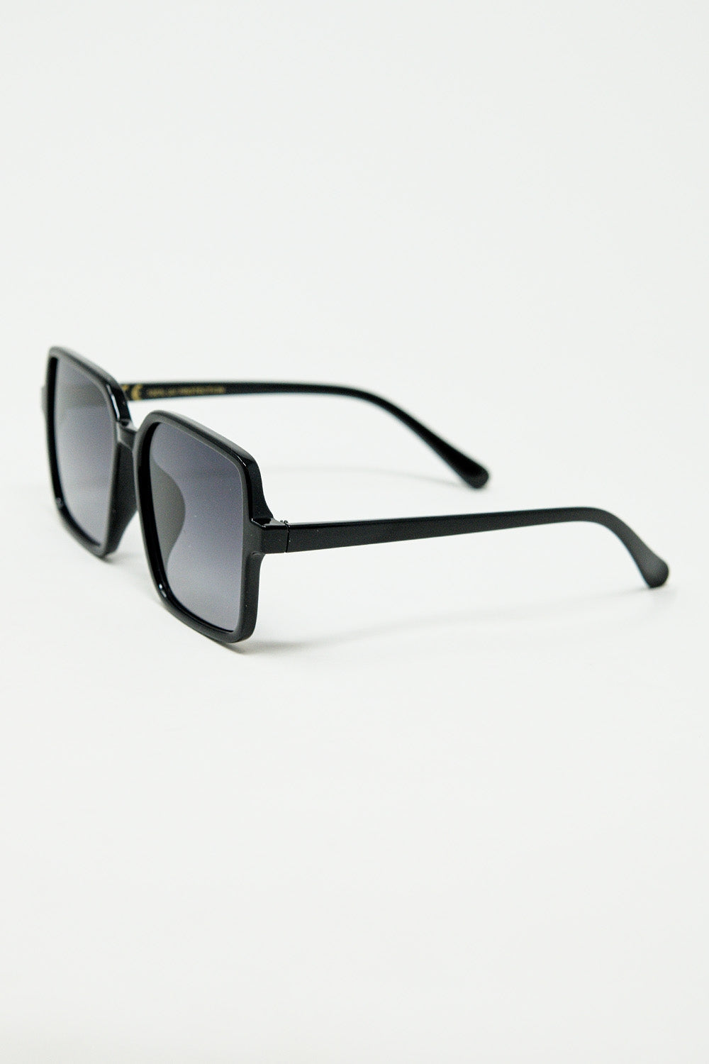 Gafas de sol cuadradas con montura de alto brillo en negro Q2