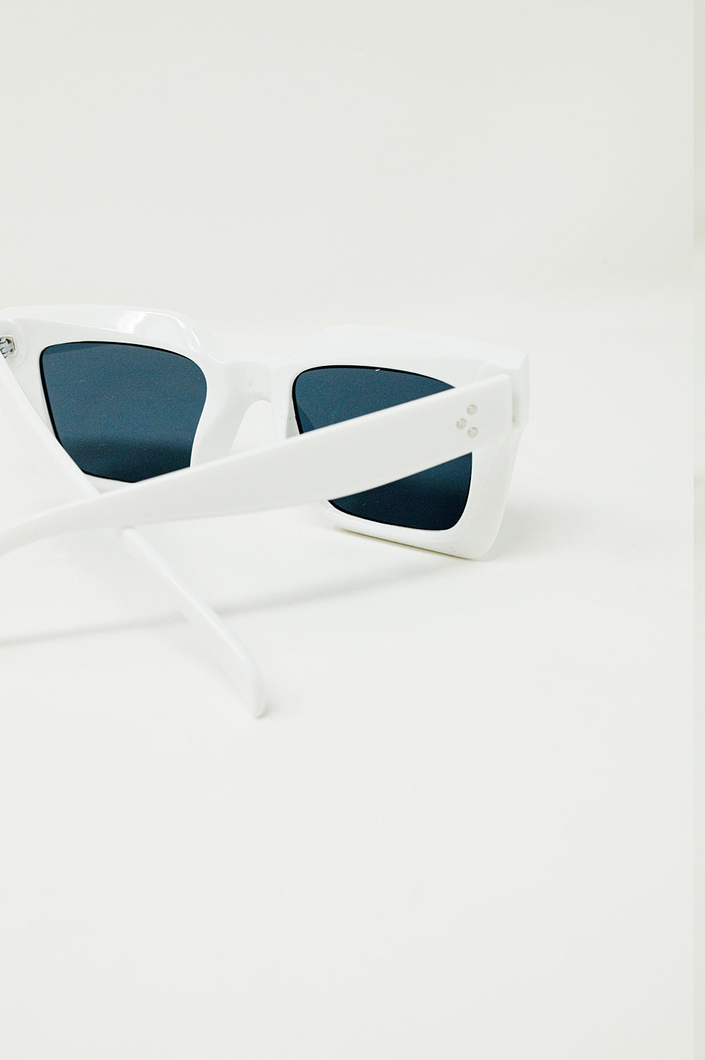 Gafas de sol cuadradas de los 90 en blanco Q2