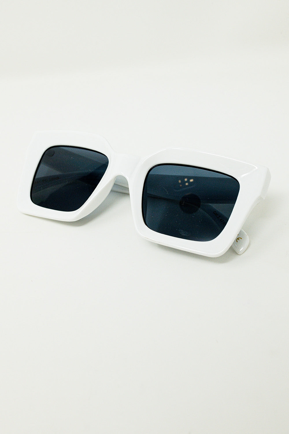 Gafas de sol cuadradas de los 90 en blanco Q2