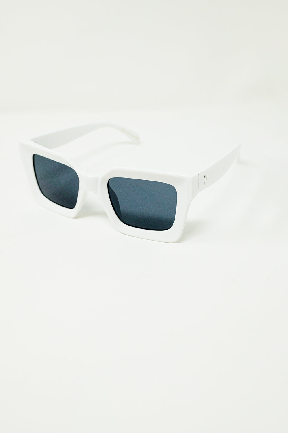 Gafas de sol cuadradas de los 90 en blanco Q2