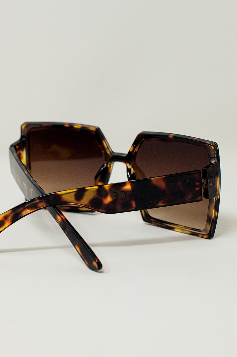 Gafas de sol cuadradas extragrandes en marron Q2