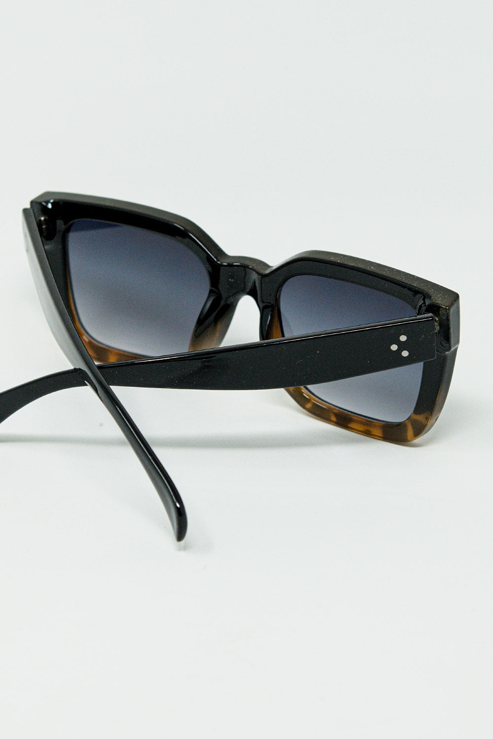 Gafas de sol cuadradas marrones con degradado en animal Q2