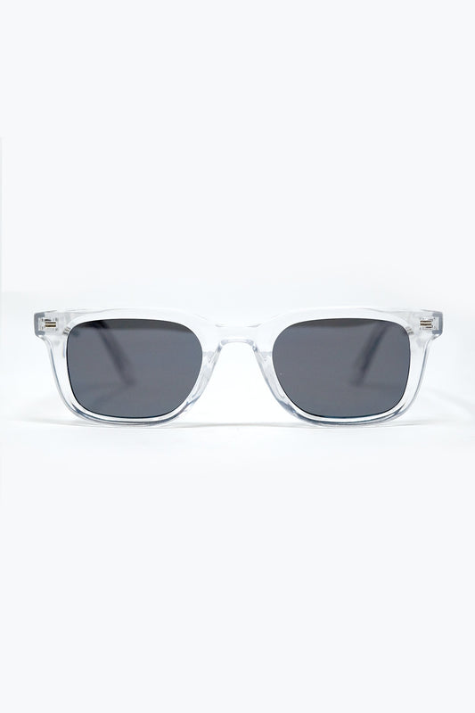 Q2 Gafas de sol cuadradas transparentes con cristales degradados negros y detalle metálico lateral