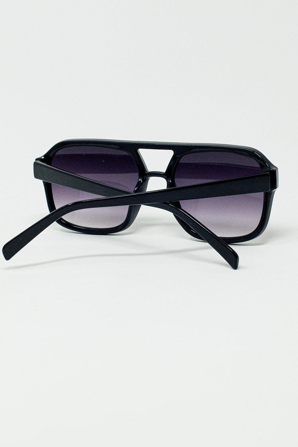 Gafas de sol de aviador de los años 70 en negro Q2