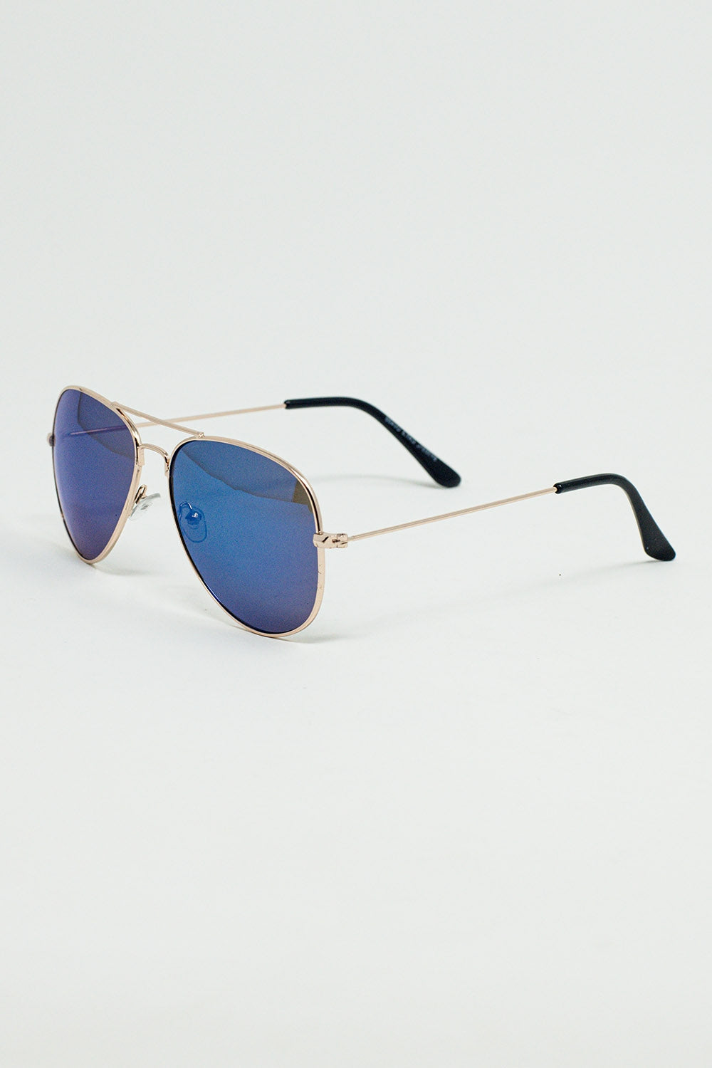 Gafas de sol de aviador retro con cristales ahumados azules y montura dorada Q2