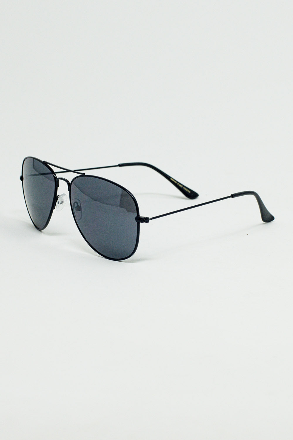 Gafas de sol de aviador retroCon cristales ahumados en negro Q2