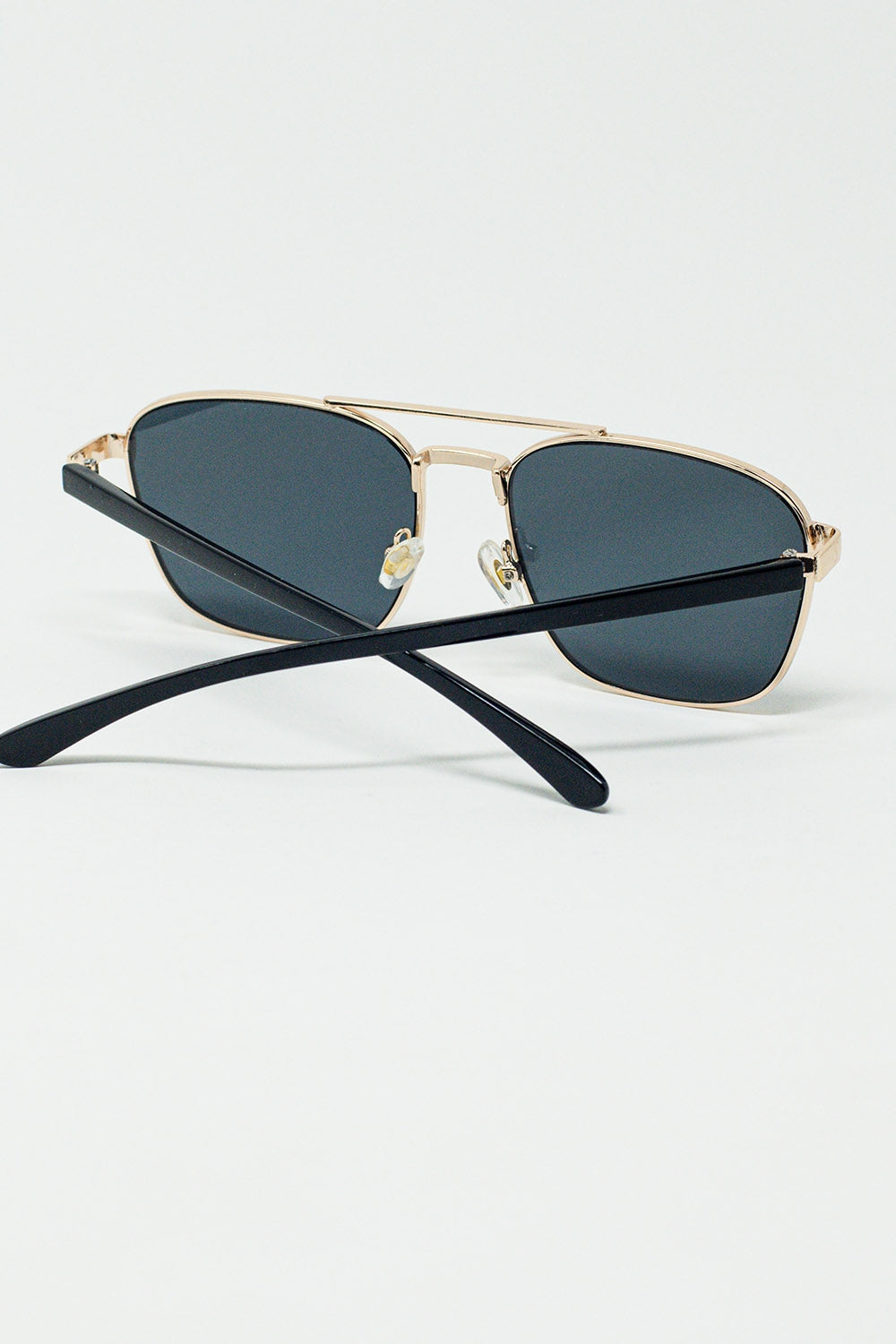Gafas de sol de metal cuadradas con lentes ahumadas negras Q2