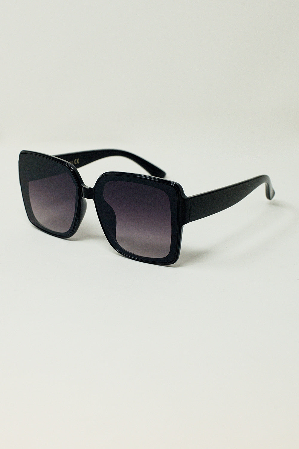 Gafas de sol estilo cuadrado en negro Q2
