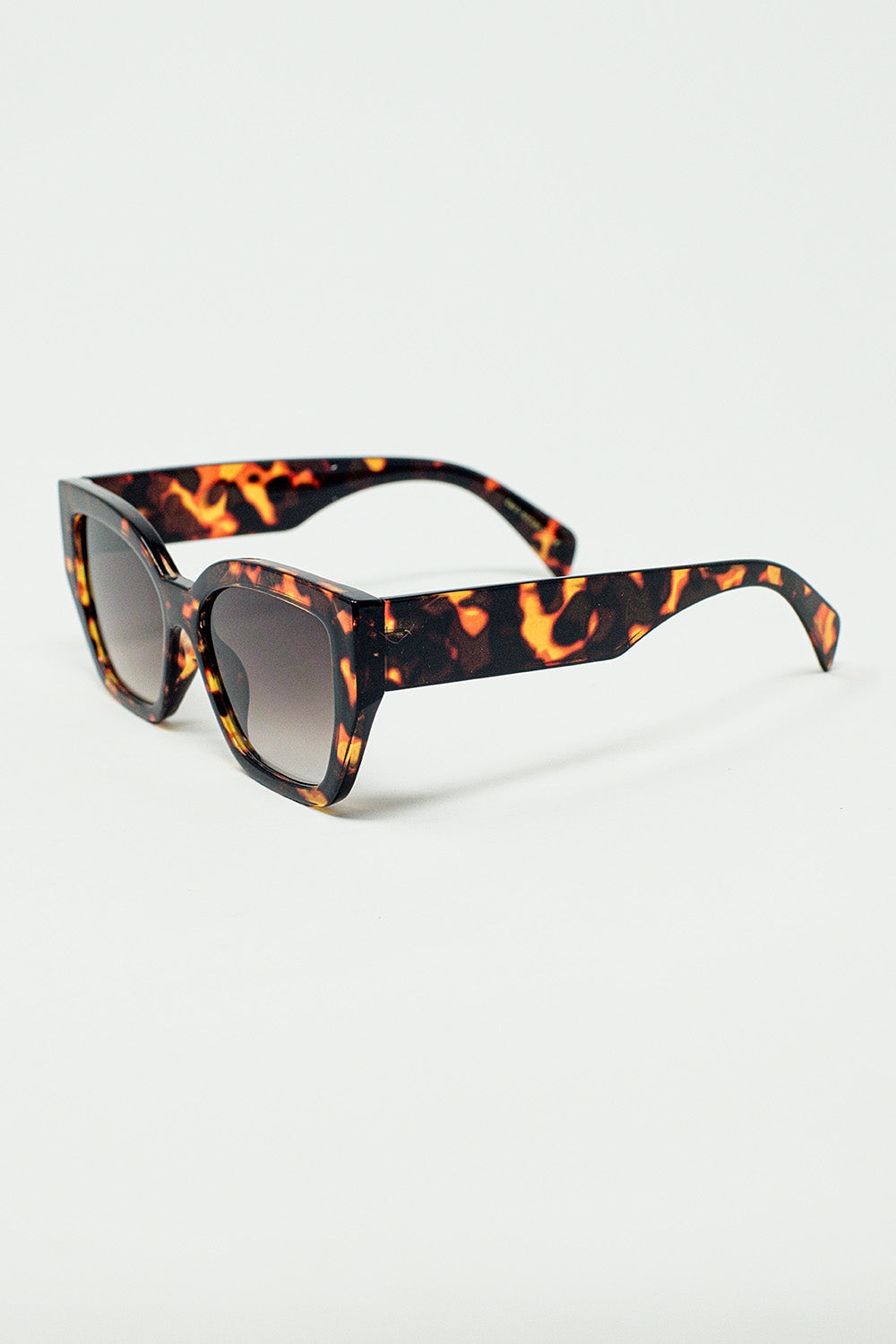 gafas de sol geométricas polarizadas con cristales oscuros degradados y carey Q2