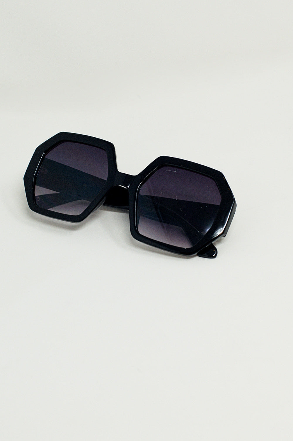 Gafas de sol hexagonales y extra grandes vintage en negro Q2