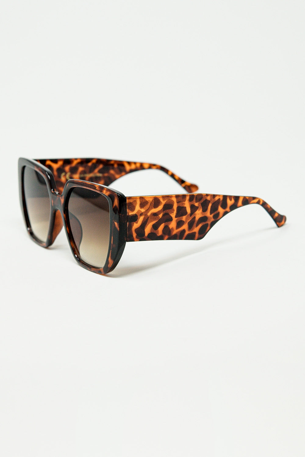 Gafas de sol marrones estilo pin-up con diseño geométrico y ojos de gato Q2