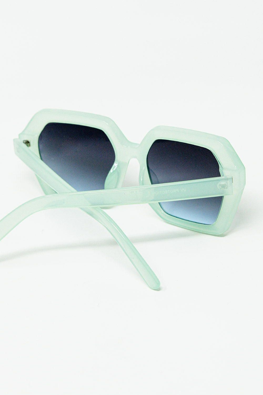 Gafas de sol Mirage cuadradas en color verde agua Q2