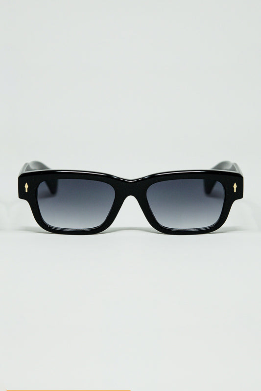 Q2 Gafas de sol negras con montura ovalada con detalle dorado