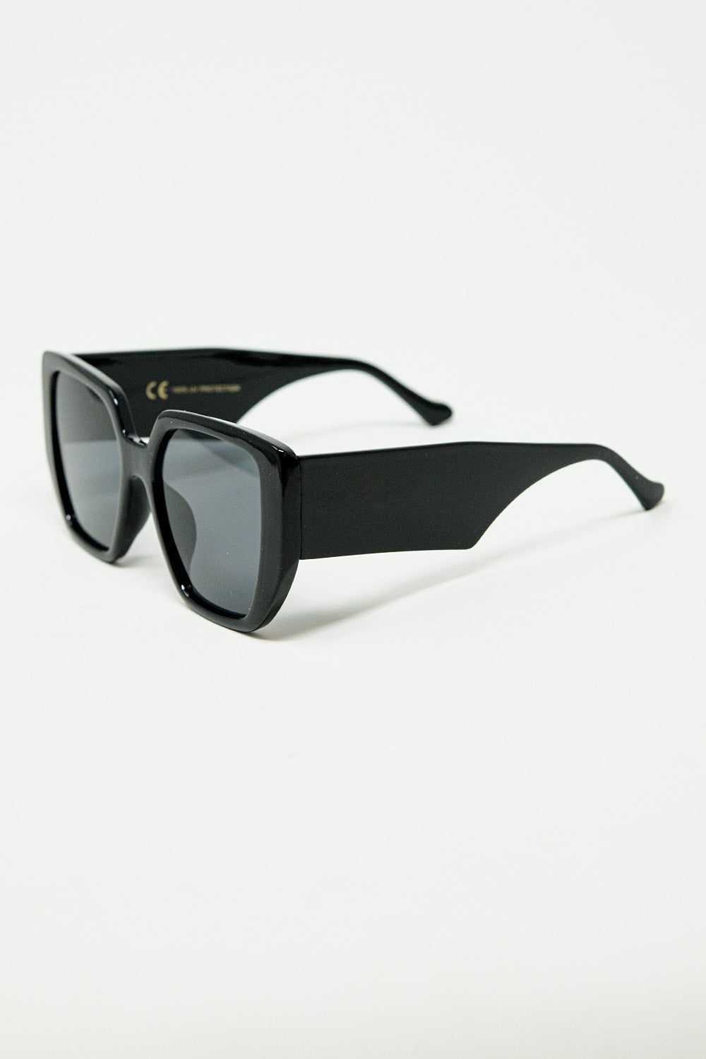 Gafas de sol negras estilo pin-up con diseño geométrico y ojos de gato Q2