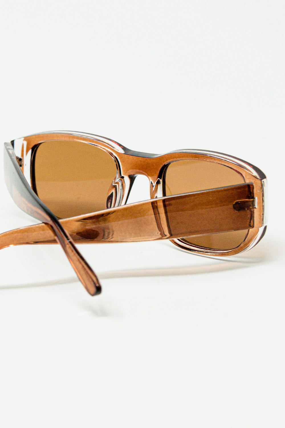 Gafas de sol ovaladas con montura camel transparente de alto brillo Q2