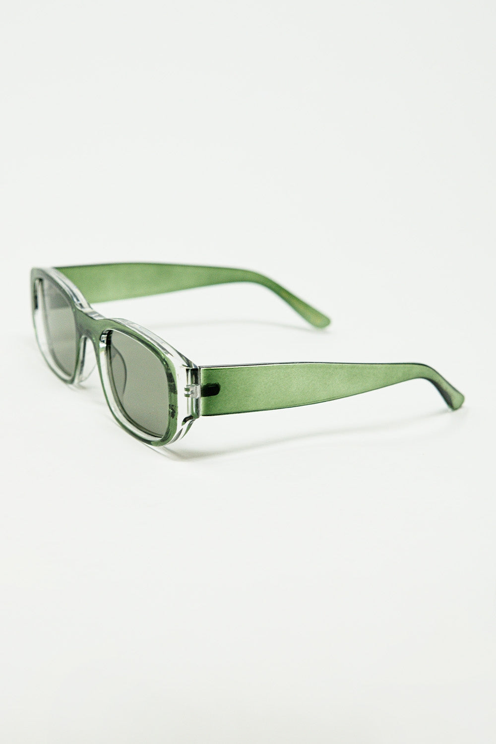 Gafas de sol ovaladas con montura transparente de alto brillo en verde Q2