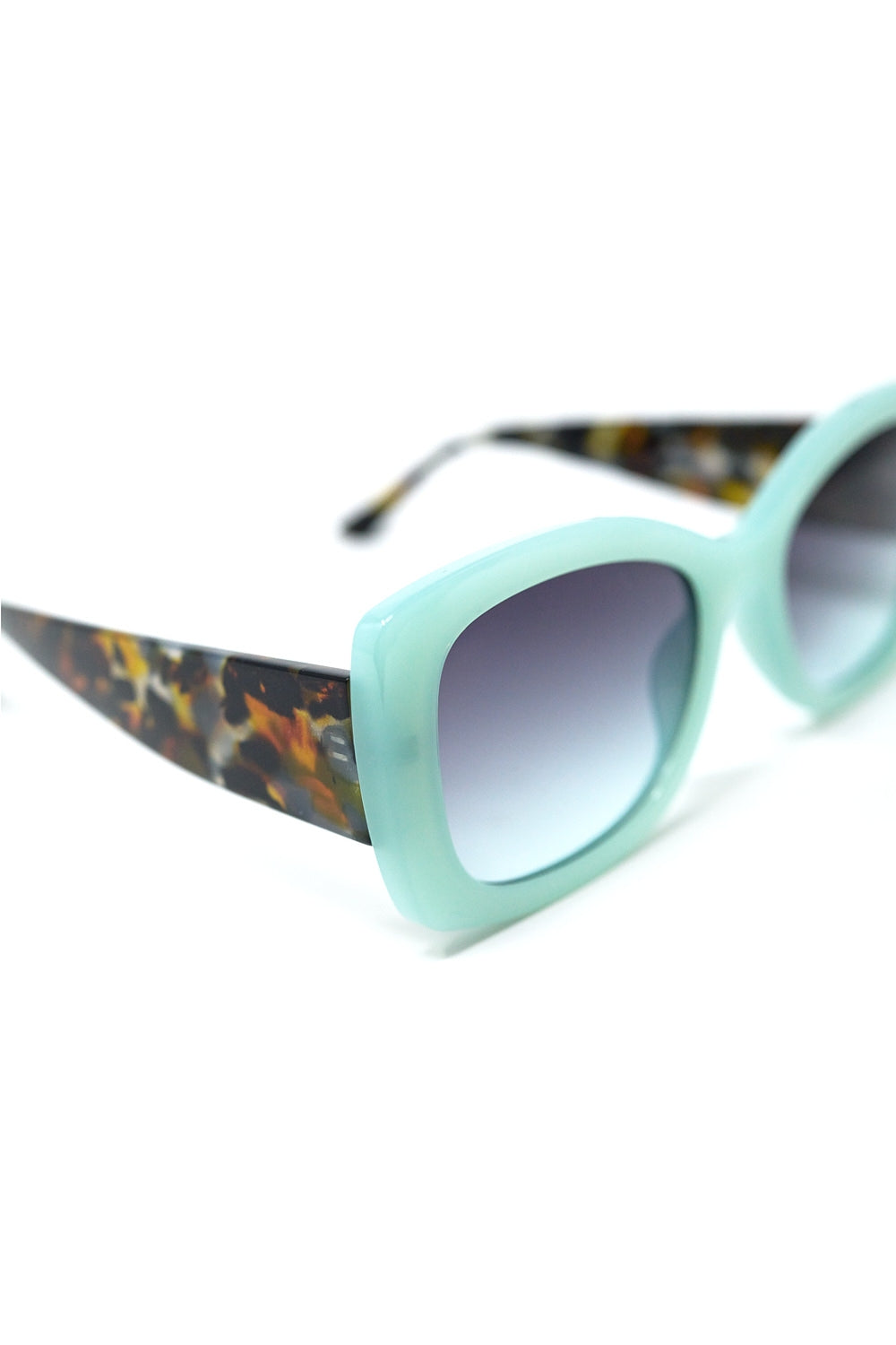 Gafas de sol ovaladas de acetato verde menta Q2