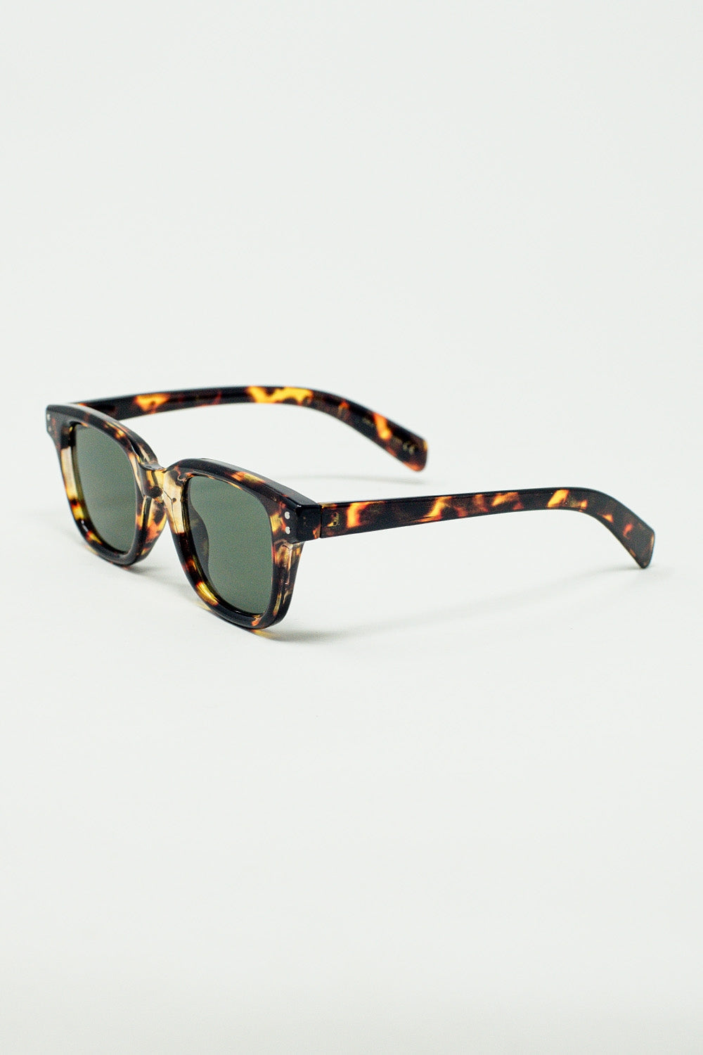 Gafas de sol polarizadas con lente oscura y montura de carey Q2