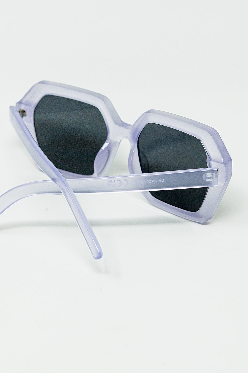 Gafas de sol rectangulares en color morado translúcido Q2