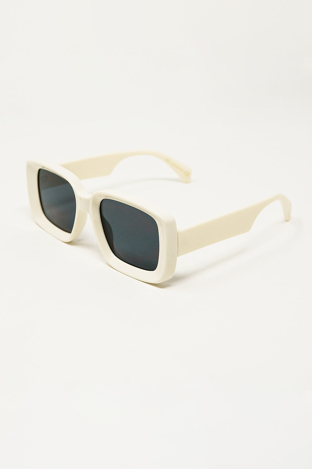 Gafas de sol rectangulares oversize con montura ancha en blanco Q2