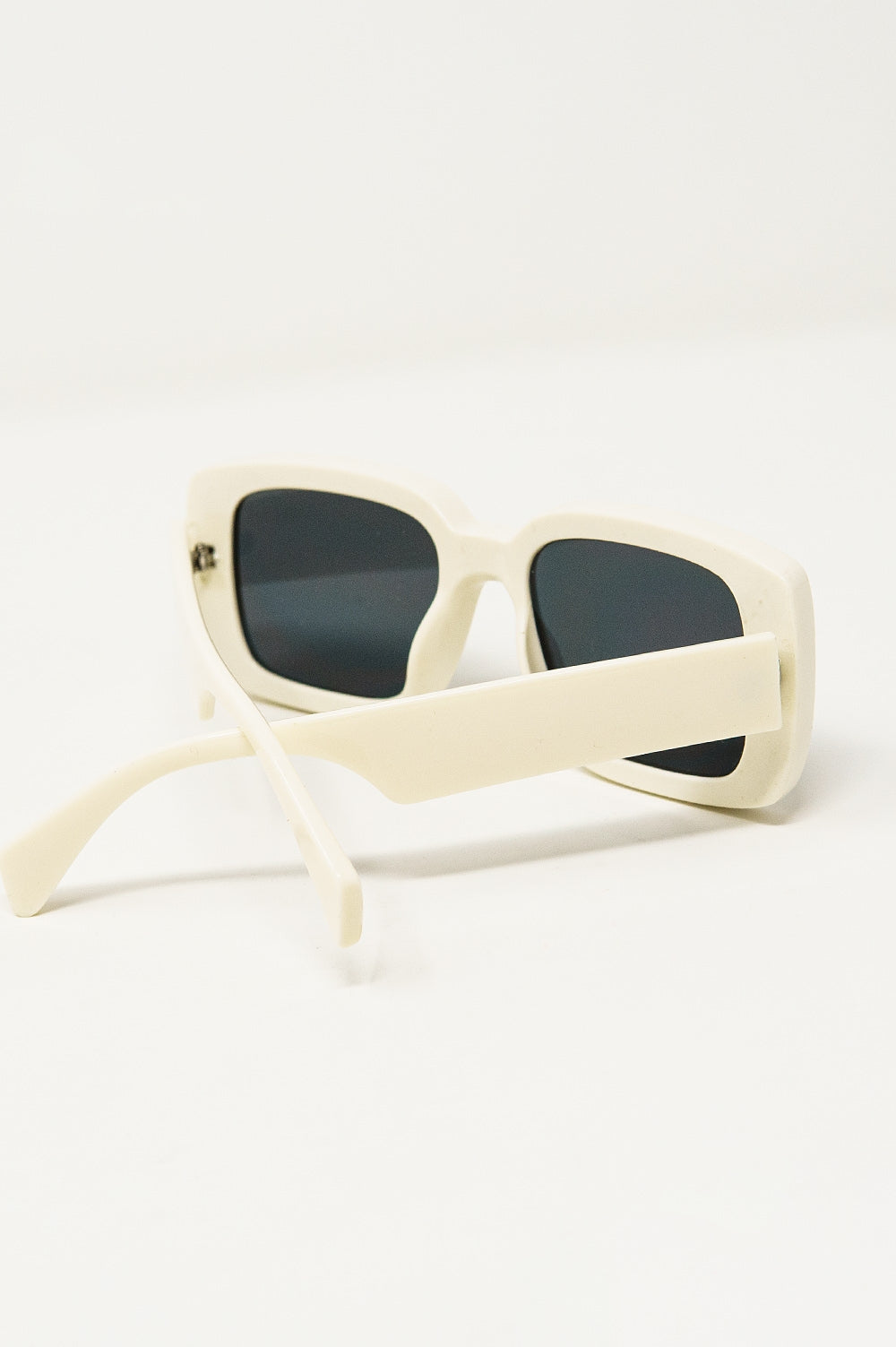 Gafas de sol rectangulares oversize con montura ancha en blanco Q2