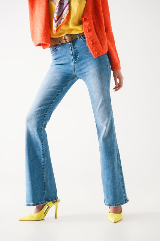 Q2 Jeans acampanados altos de los años 70 en lavado claro con elasticidad
