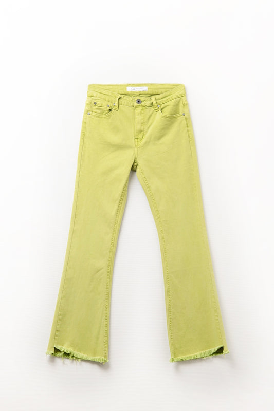 Q2 Jeans acampanados con borde sin rematar en color lima