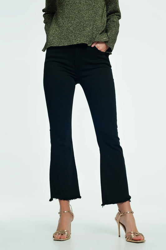 Q2 Jeans acampanados con dobladillo sin rematar en negro