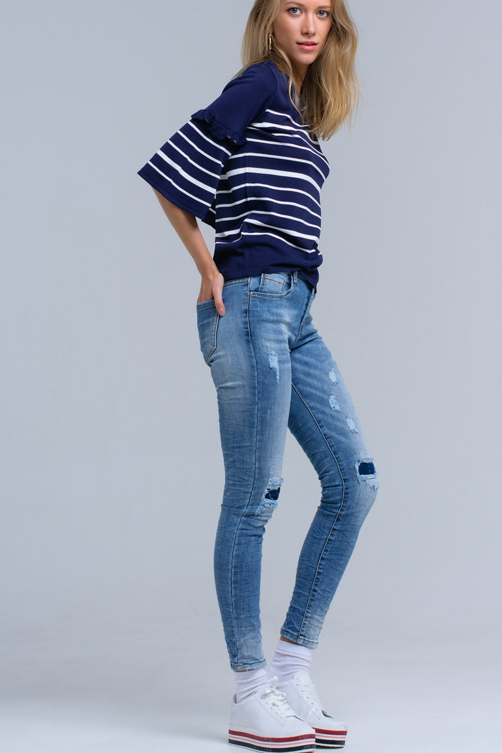 Jeans ajustados con rasgaduras Q2