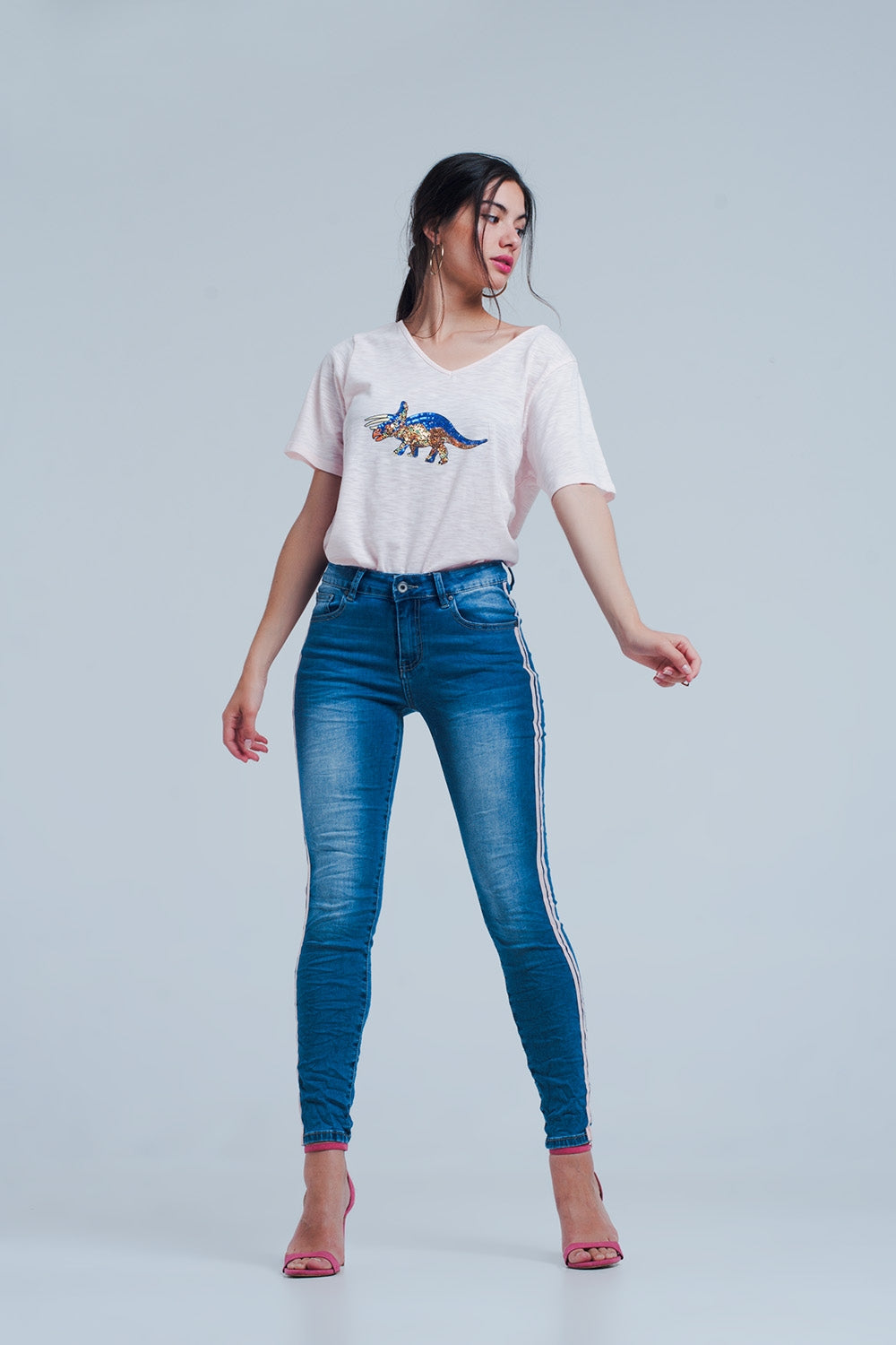 Jeans ajustados con rayas laterales en color rosa Q2