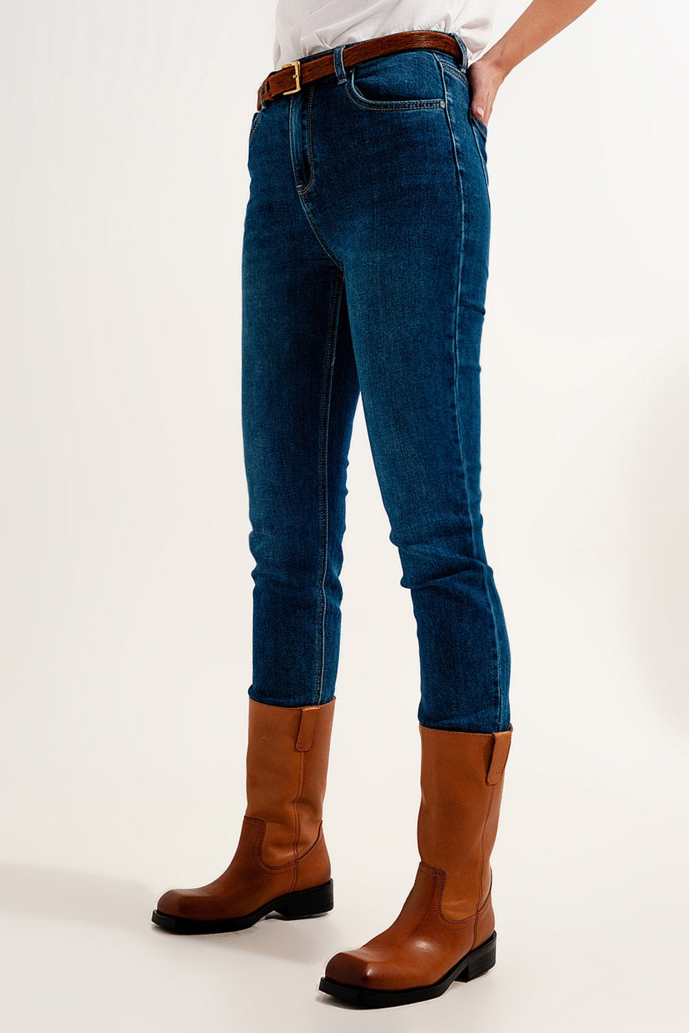 Jeans ajustados de talle alto en azul oscuro con elástico de alta calidad Q2