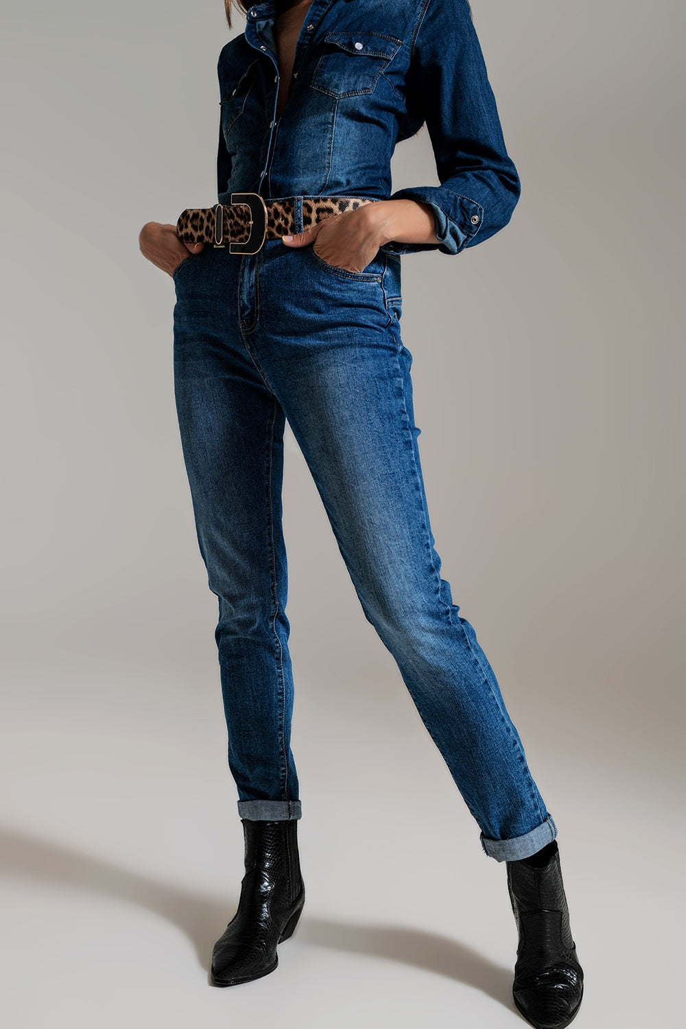 Jeans ajustados de talle alto en lavado medio Q2