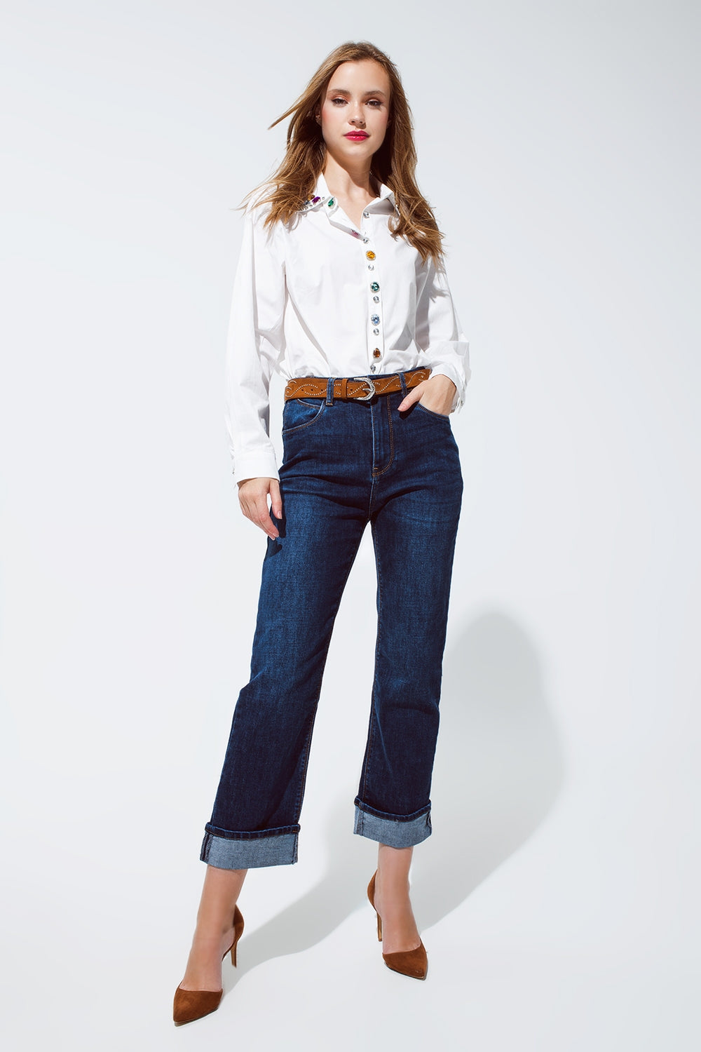 jeans azules de ajuste relajado con detalle de dobladillo vuelto Q2