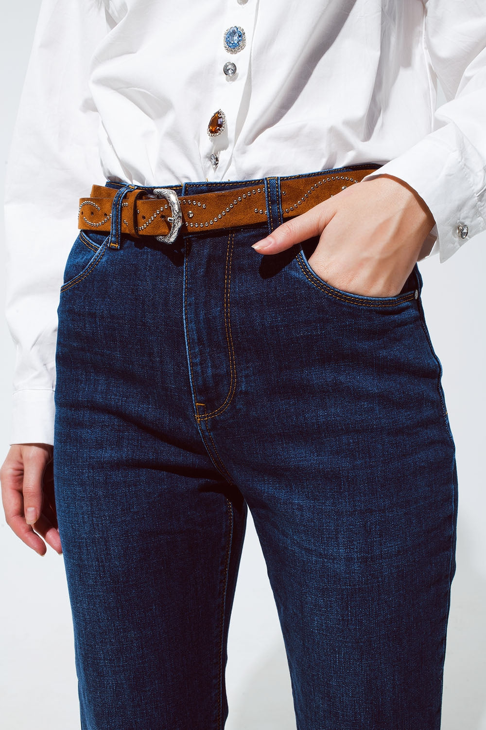 jeans azules de ajuste relajado con detalle de dobladillo vuelto Q2