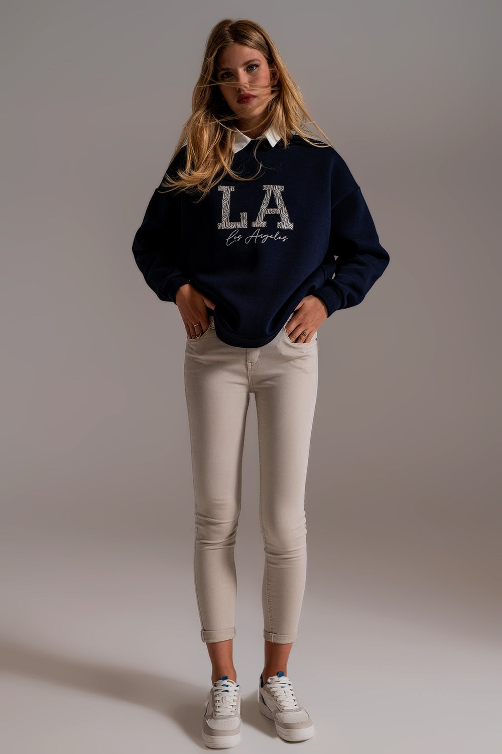 Jeans beige tobilleros con arrugas suaves Q2