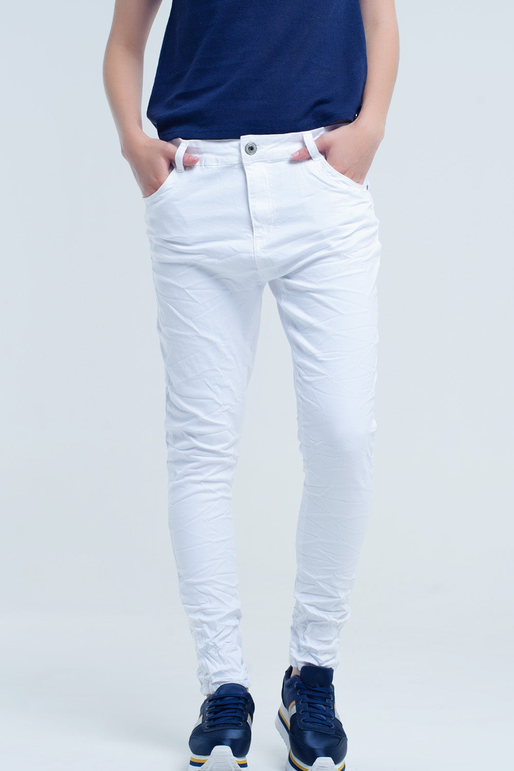 Q2 Jeans blancos arrugado con bolsillos