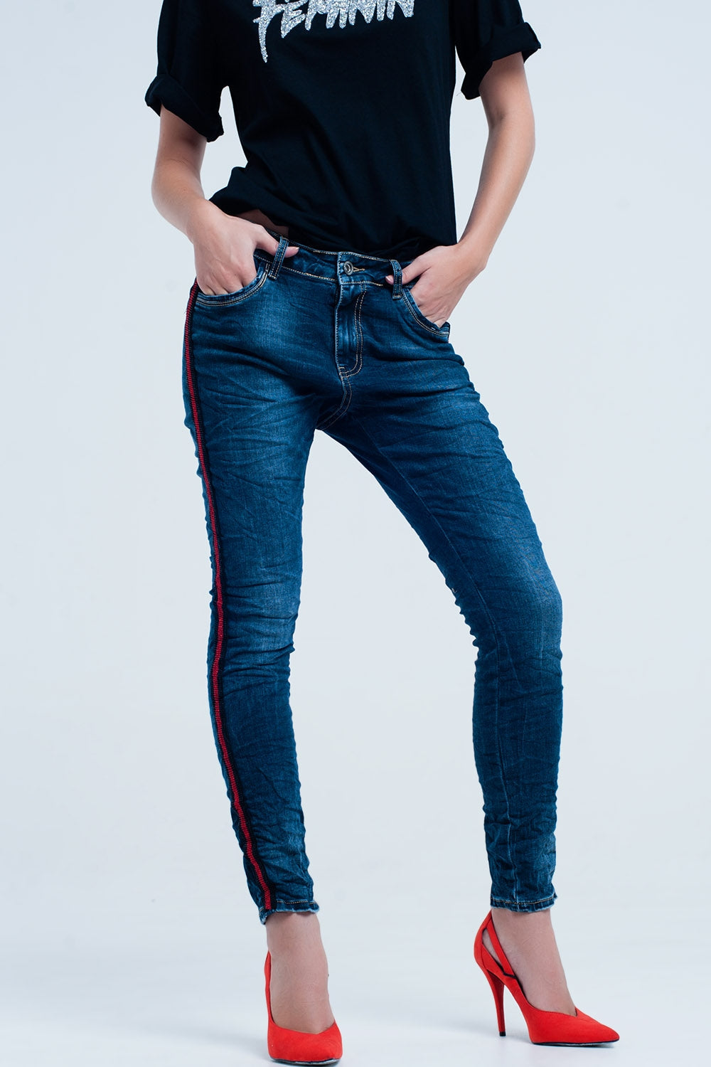 Jeans boyfriend  azul oscuro con banda lateral roja Q2