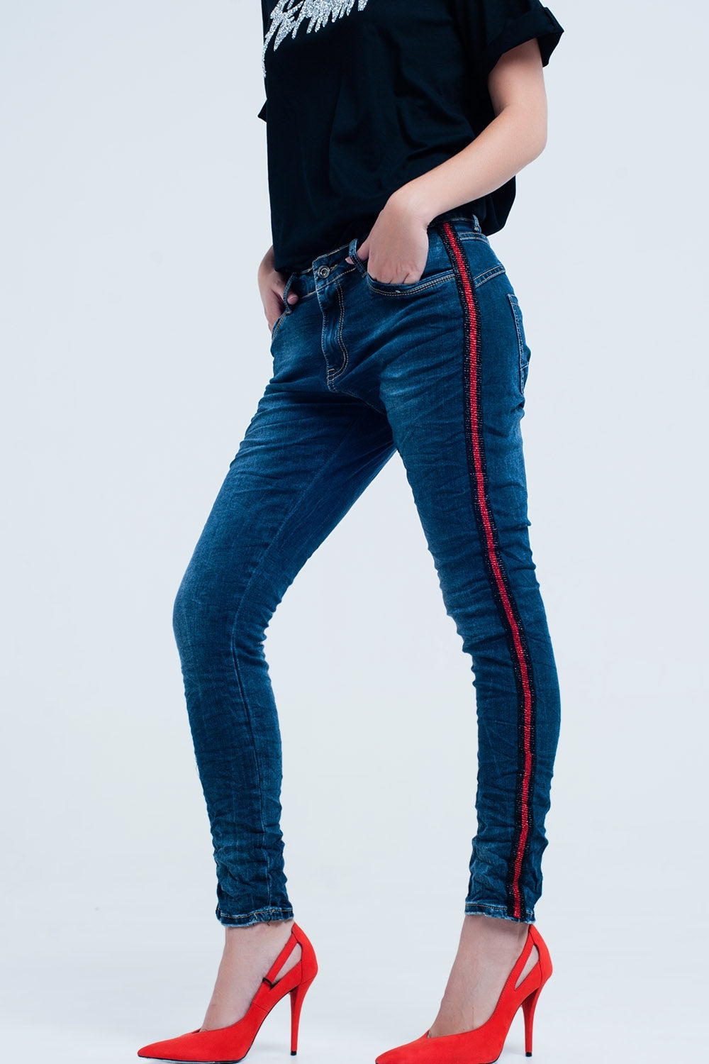Jeans boyfriend  azul oscuro con banda lateral roja Q2