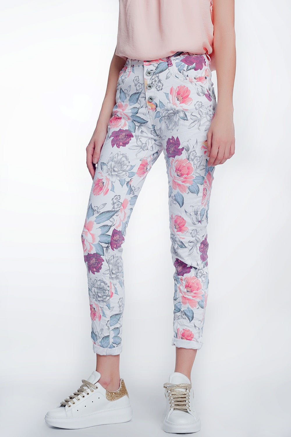 Q2 jeans boyfriend blanco con estampado floral