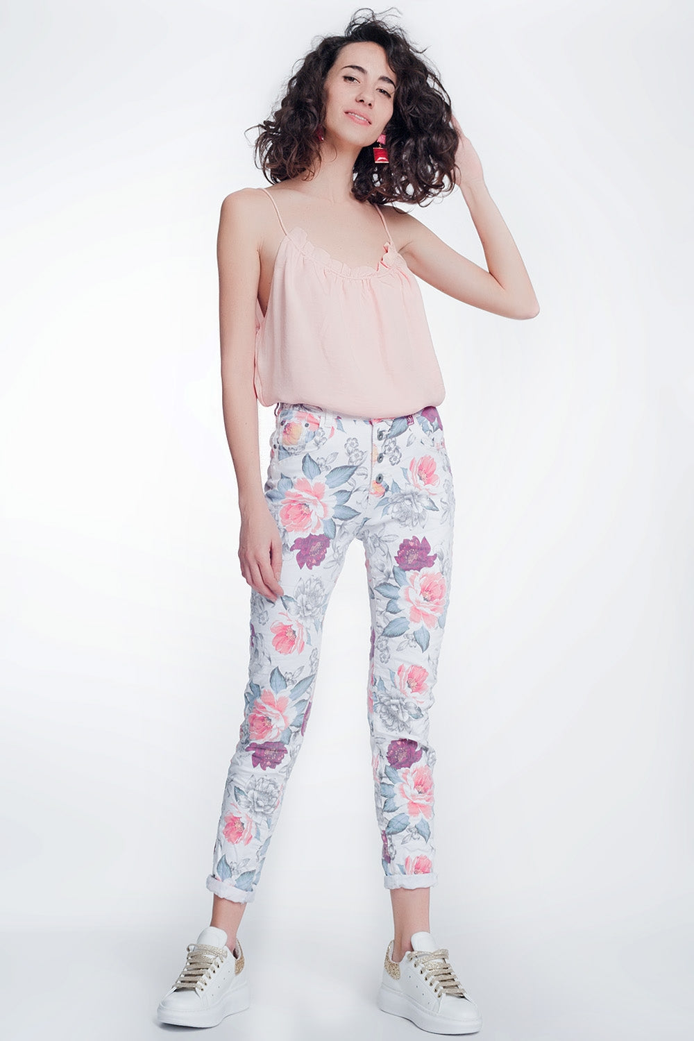 jeans boyfriend blanco con estampado floral Q2