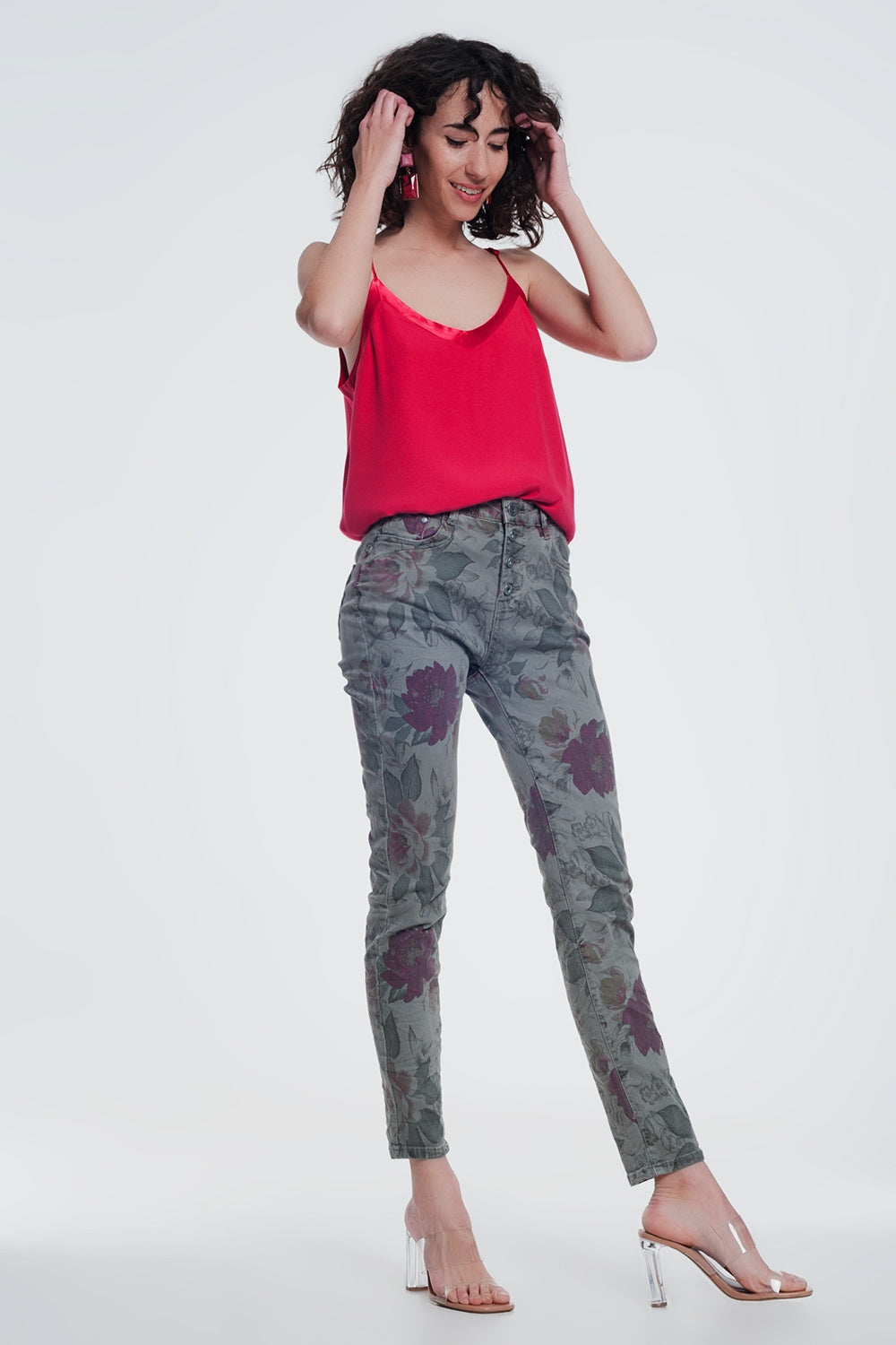 jeans boyfriend caqui con estampado floral Q2
