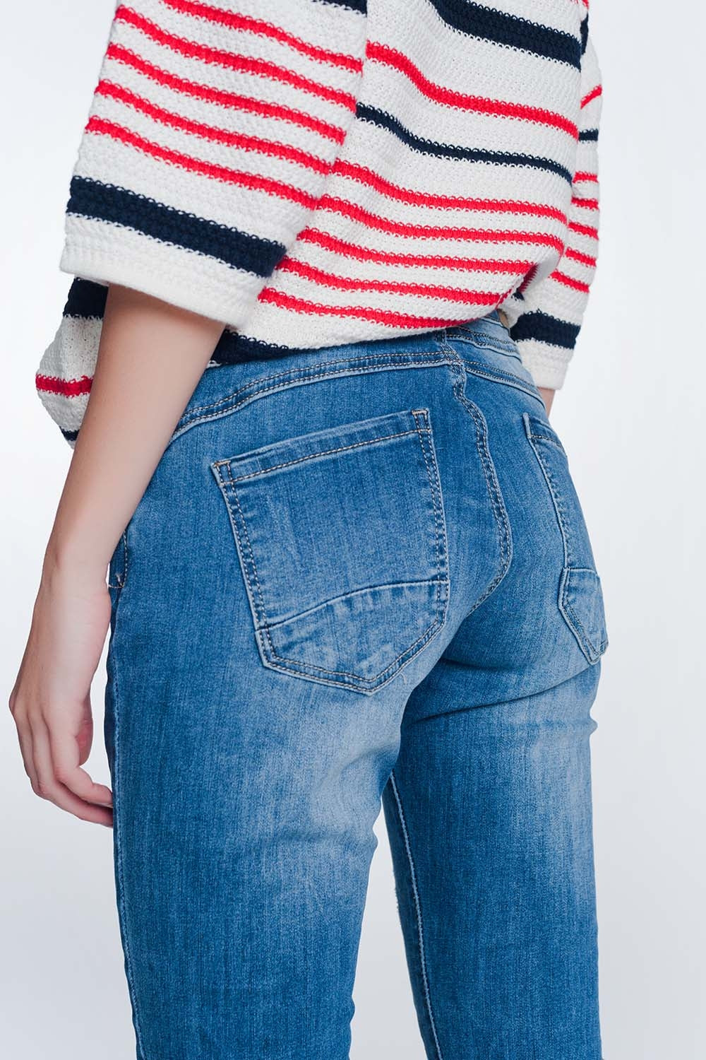 Jeans boyfriend lavado medio con botones Q2