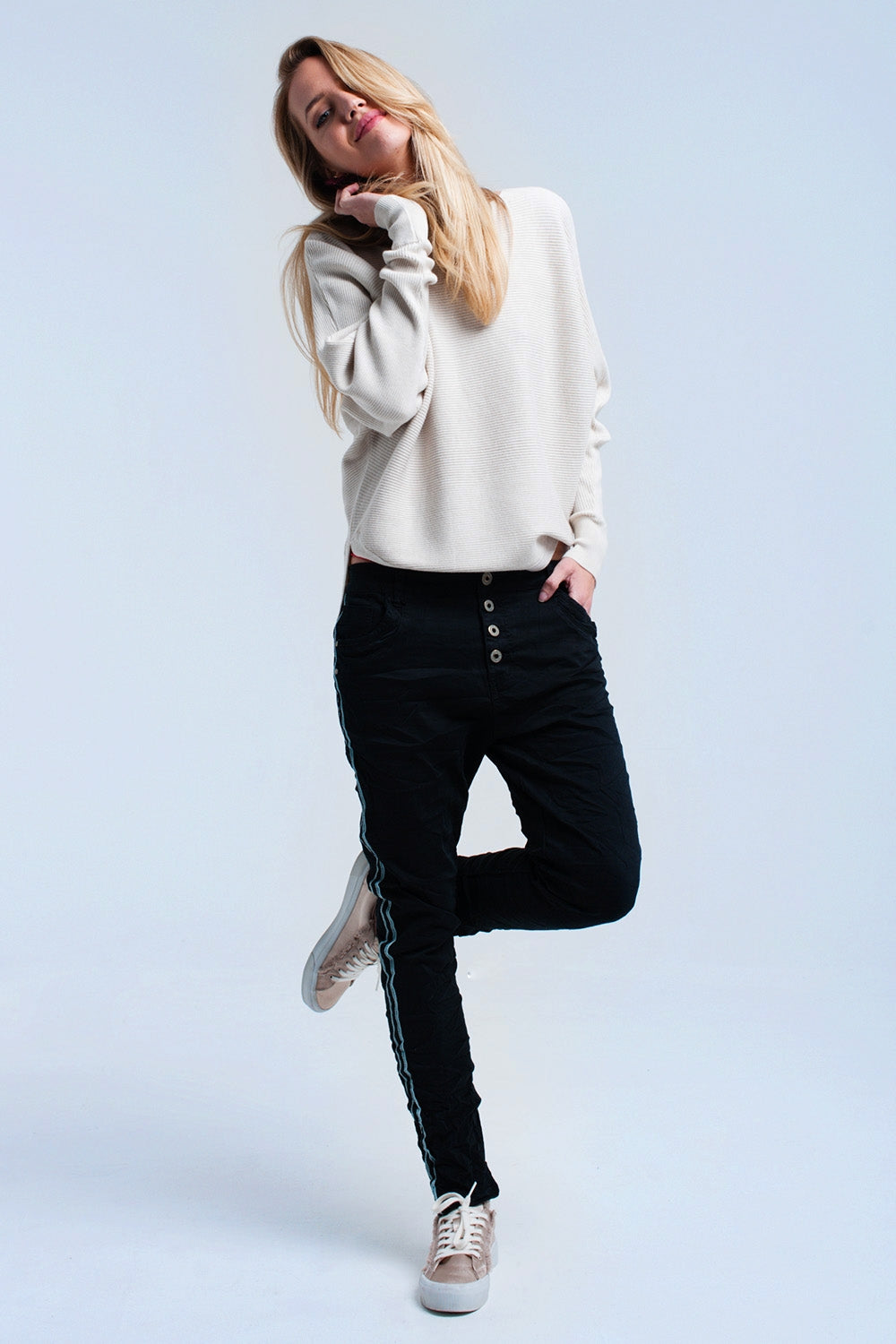 Jeans boyfriend negros con botones Q2