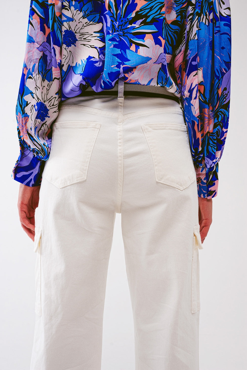Jeans cargo de pierna recta en blanco Q2