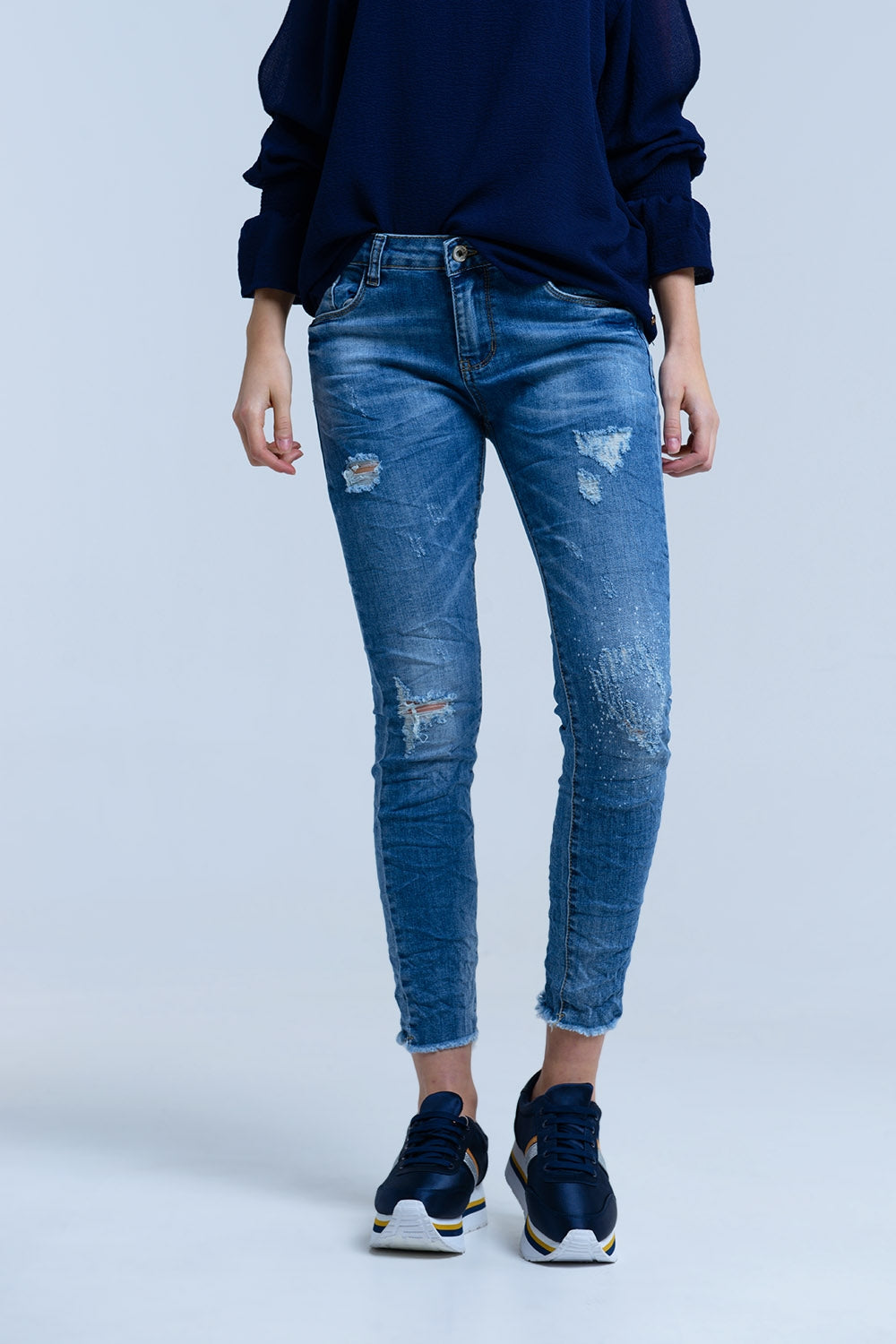 Jeans con detalle de roturas Q2