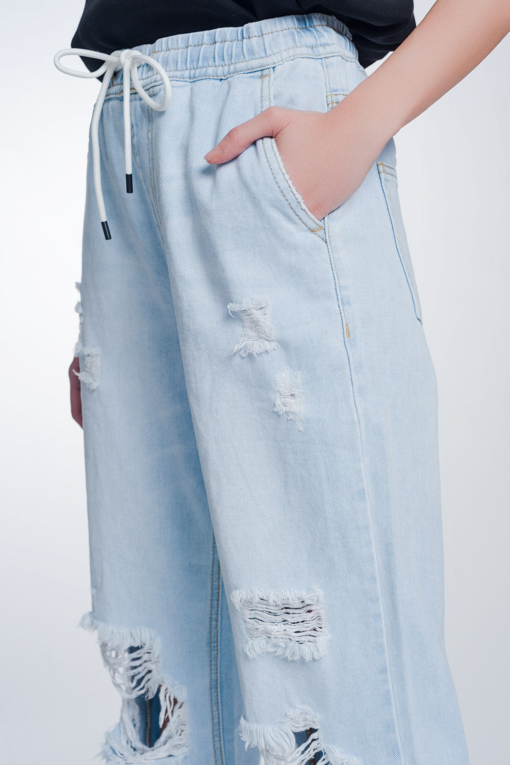 Jeans con goma en la cintura y rotos en las rodillas Q2