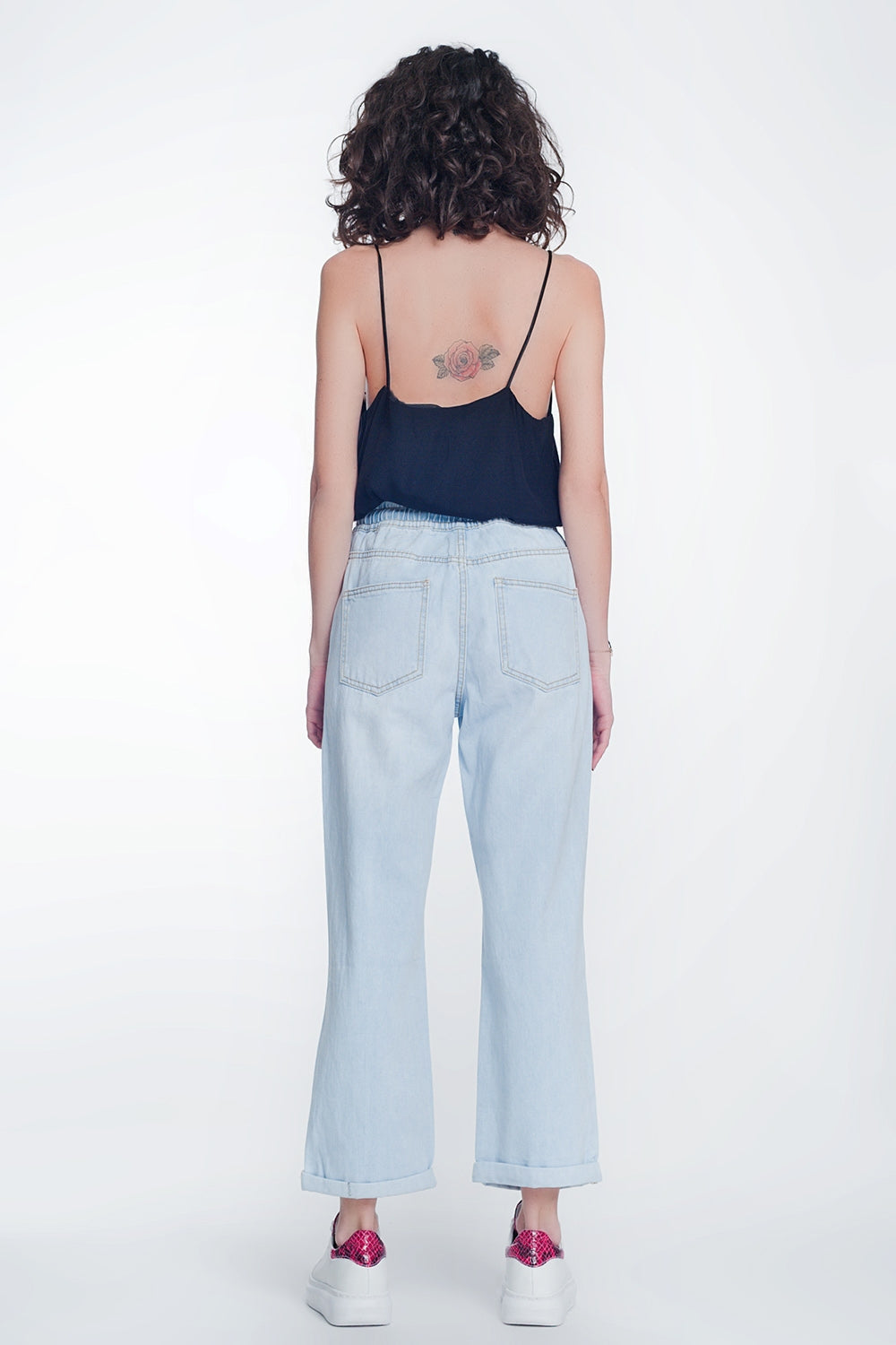 Jeans con goma en la cintura y rotos en las rodillas Q2