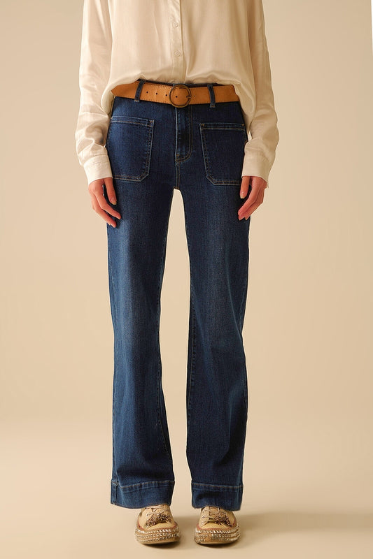 Q2 Jeans de lavado oscuro con pierna ancha y bolsillos